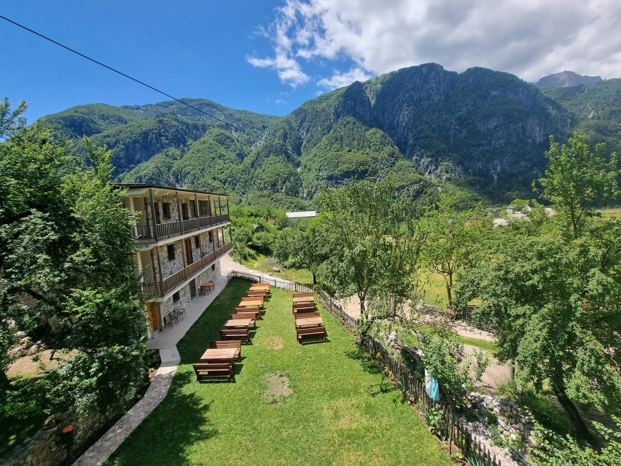 Bujtina Zici Hotel Theth Exterior photo